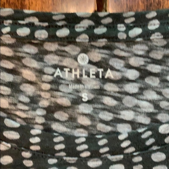 Athleta olive lightweight tee with gray dots - Picture 3 of 6